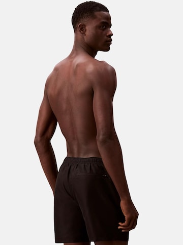 Shorts de bain 'CALVIN KLEIN MEDIUM DRAWSTRING Costumi da bagno' Calvin Klein en noir