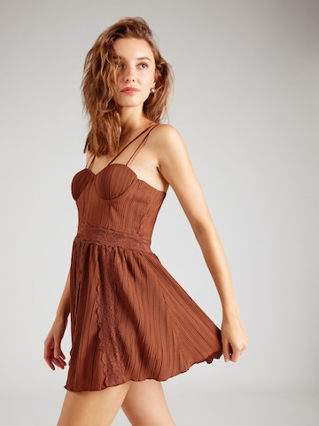 Abito da cocktail di ABOUT YOU x Laura Giurcanu in marrone: frontale