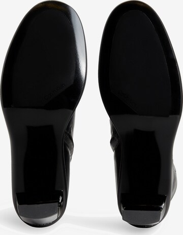 Botine de la Calvin Klein pe negru