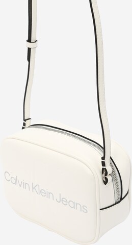 Calvin Klein Jeans - Bolso de hombro en blanco