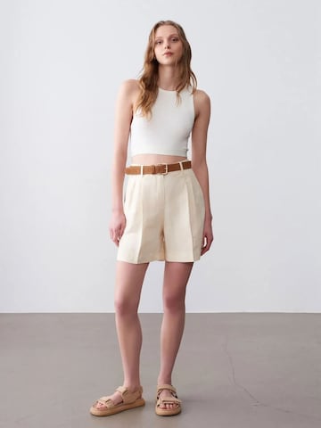 Wide leg Pantaloni 'Shorts' di Dilvin in beige