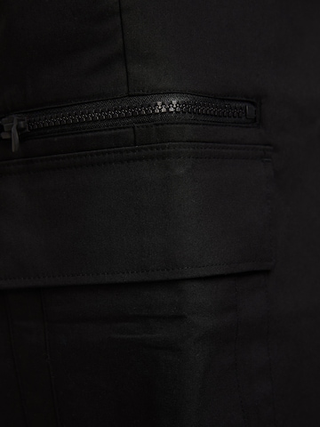 Bershka Tapered Cargobroek in Zwart