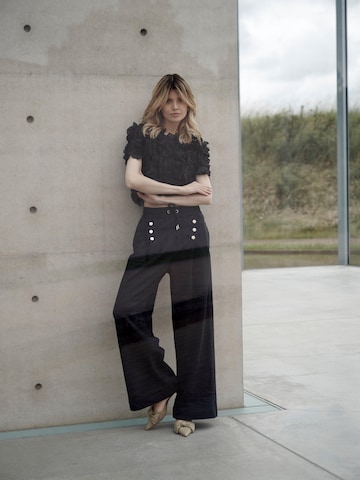 I want the moon Regular Trousers 'ELEVATE_ Lia' in Black