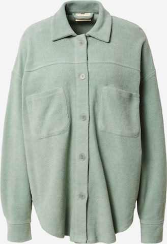 A LOT LESS Between-Season Jacket 'Duffy' in Green: front