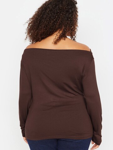 Trendyol Curve - Camiseta en marrón
