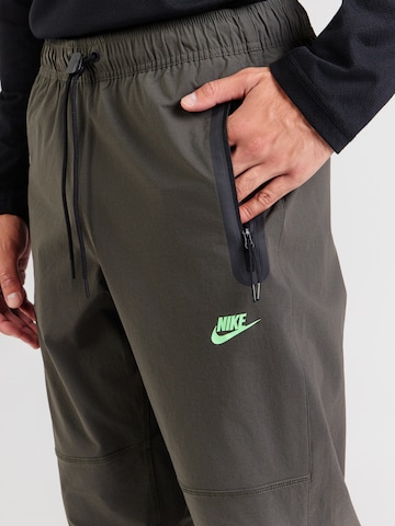 Nike Sportswear Zwężany krój Spodnie w kolorze zielony