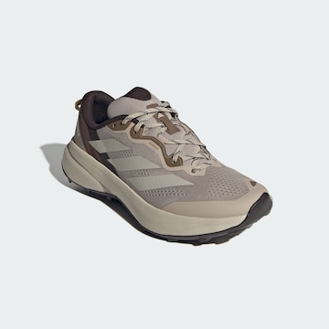 Chaussure de course 'Tracefinder Plus' ADIDAS TERREX en beige