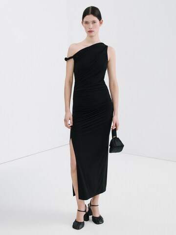 Rochie 'TORY' de la MANGO pe negru: față