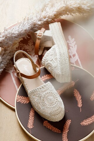 Aniston Espadrilles in White