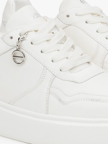 Sneaker bassa '201-2202-37' di Estro in bianco