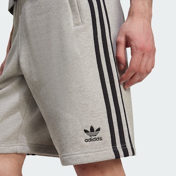 ADIDAS ORIGINALS Loosefit Shorts 'Adicolor' in Grau
