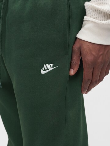 Nike Sportswear Tapered Nadrág 'CLUB' - zöld