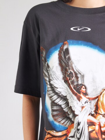 Nike Sportswear Μπλουζάκι 'ESSNTL SOARING' σε μαύρο