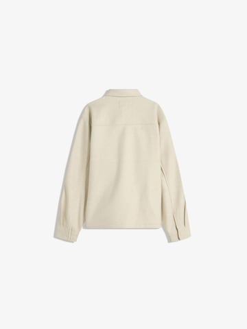 Geacă de primăvară-toamnă de la Bershka pe bej
