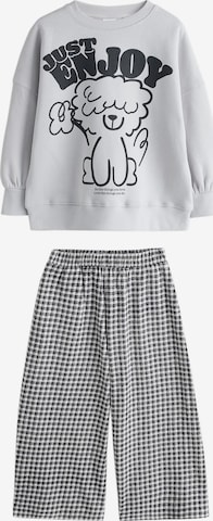 Next - Conjuntos em cinzento: frente