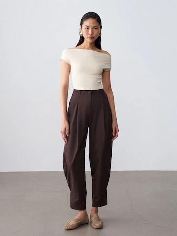 Dilvin Wide leg Pants in Brown: front