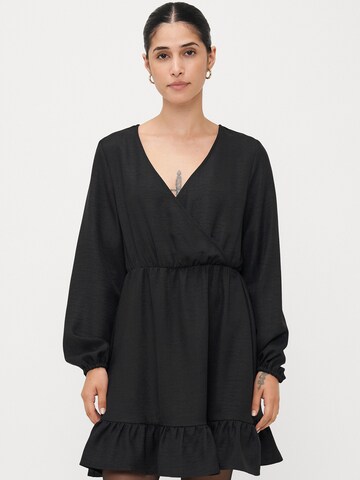Vero Moda Petite - Vestido 'VMELLIE' en negro: frente