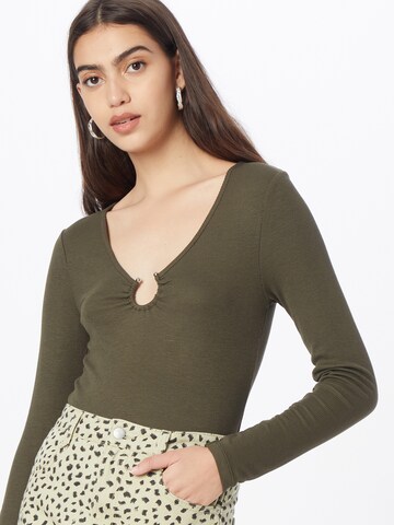 ABOUT YOU Shirt 'Nathalie' in Green: front