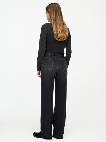 Pull&Bear Loosefit Džíny – černá