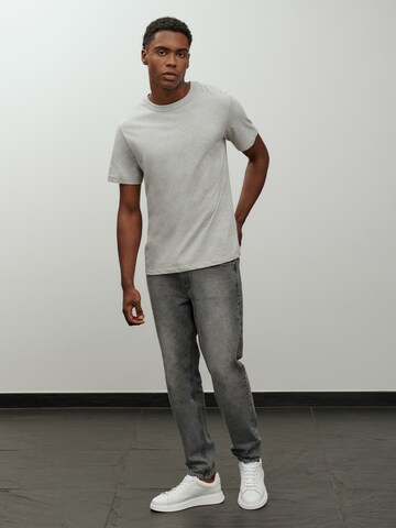 Maglietta 'Essential' di DAN FOX APPAREL in grigio