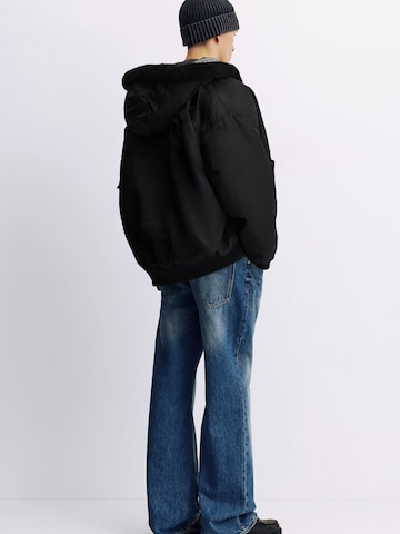 Pull&Bear Prehodna jakna | črna barva