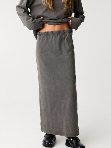 Pull&Bear Skirt in Grey: front
