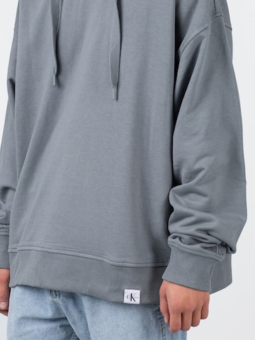 Calvin Klein Sweatshirt in Grau