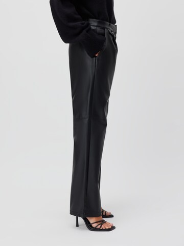 Loosefit Pantaloni con pieghe 'Viola' di LeGer by Lena Gercke in nero