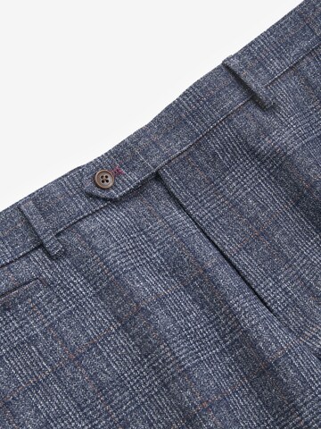 Coupe slim Pantalon à plis Next en bleu