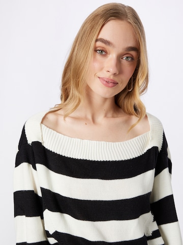 Trendyol Sweater in Beige