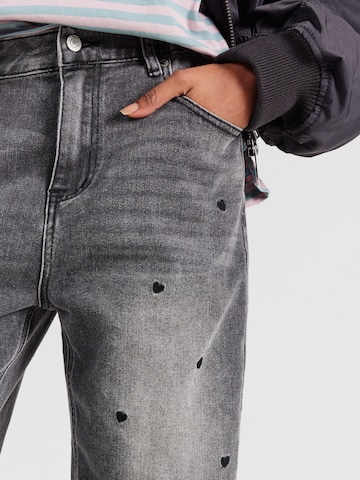 Hailys Tapered Jeans 'Mi44rell' in Grey