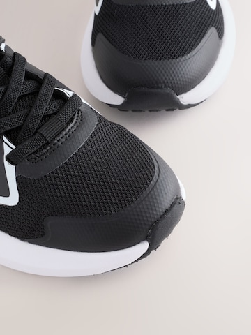 Next Сникърси в черно