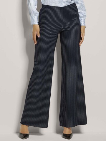 MADELEINE Wide Leg Hose in Blau: Vorderseite