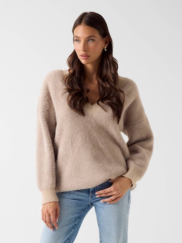 GUESS Sweater in Beige: front
