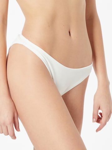 Ema Louise x ABOUT YOU Bikini Bottoms 'Jessa' in White: front