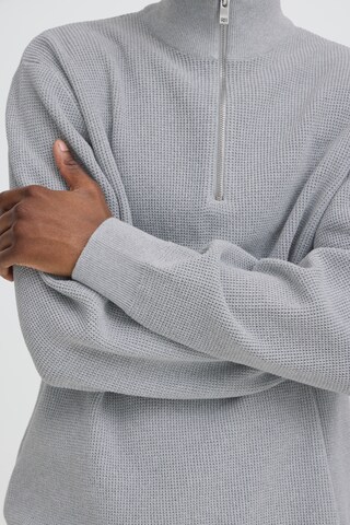 !Solid Sweater 'SDVIAN' in Grey