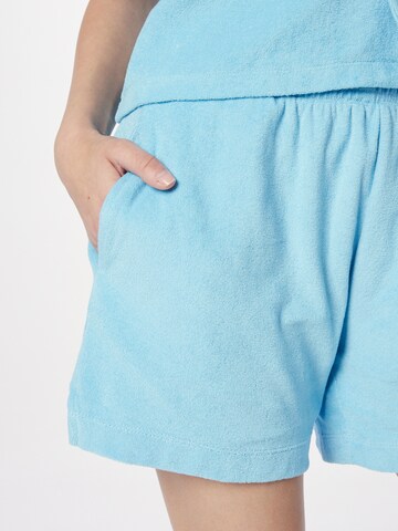 Urban Classics Loosefit Shorts in Blau