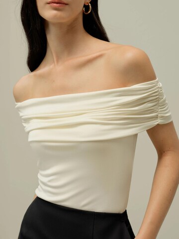 Lilysilk - Top 'Seidenjersey Schulterfreies Top' en blanco