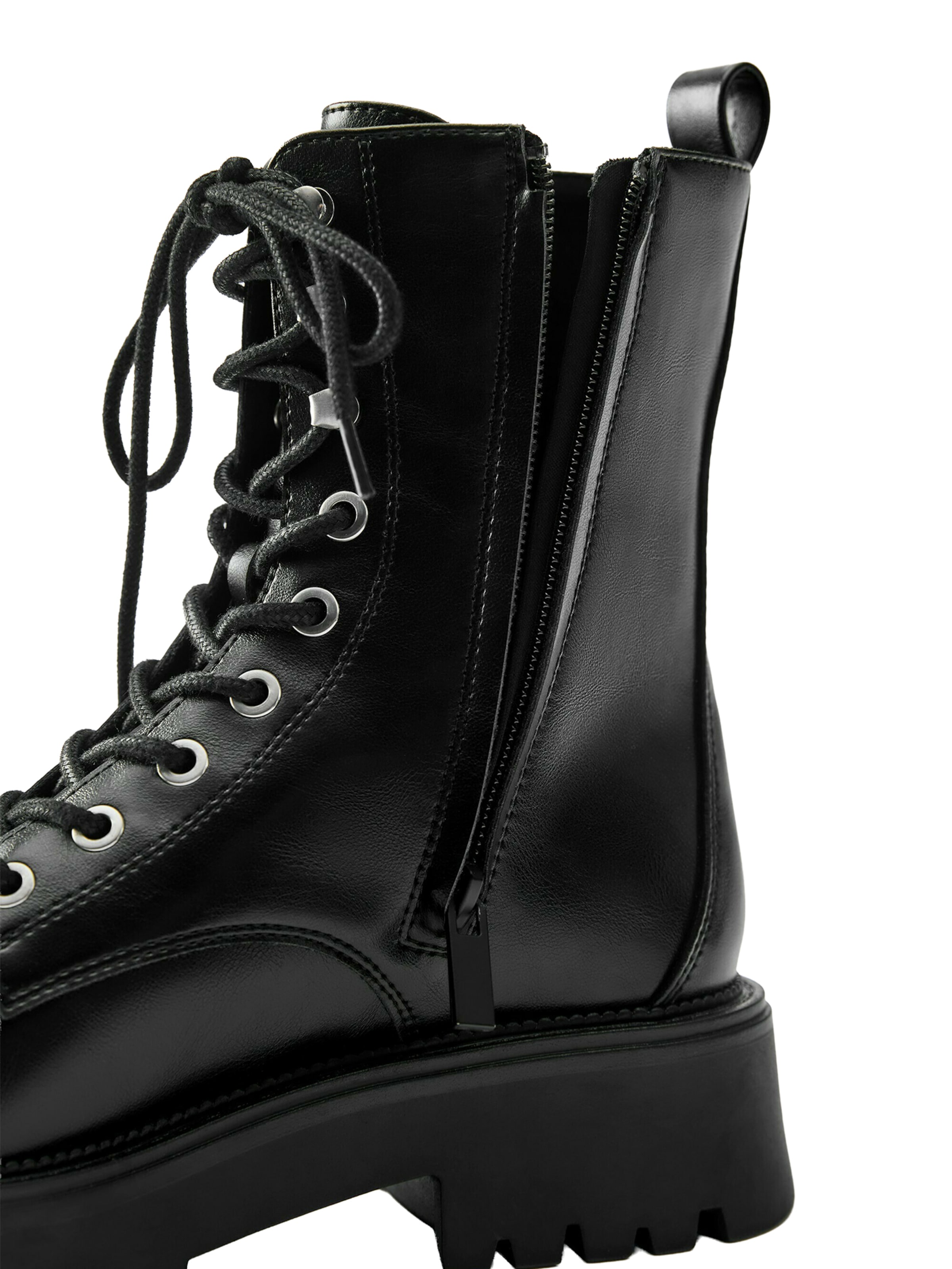 Pull&Bear Schnürstiefelette in Schwarz