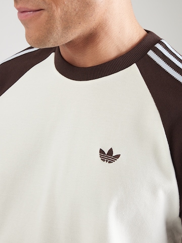 balta ADIDAS ORIGINALS Marškinėliai 'BRITCORE'