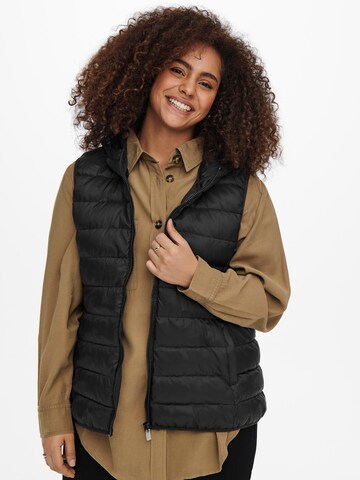 Gilet 'Tahoe' di ONLY Carmakoma in nero