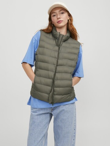 JJXX Vest 'Nora' in Green: front