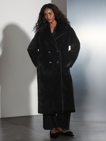 Next Зимнее пальто в Черный: спереди