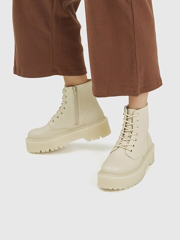 Pull&Bear Schnürstiefelette in Beige