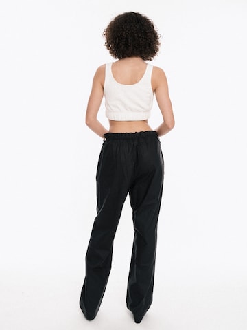 4TAILORS Loosefit Παντελόνι 'Pistachio' σε μαύρο