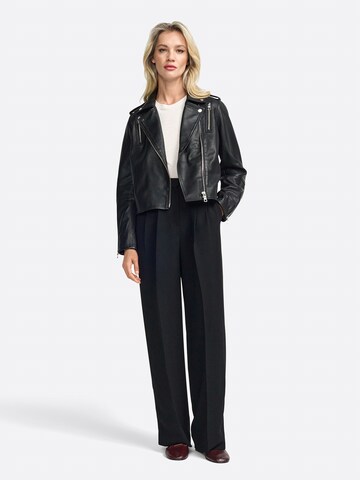 Wide leg Pantaloni con pieghe di Rich & Royal in nero
