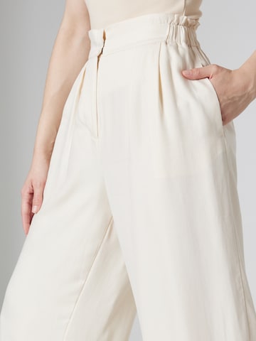 Guido Maria Kretschmer Women - Pierna ancha Pantalón plisado 'Rabea ' en blanco