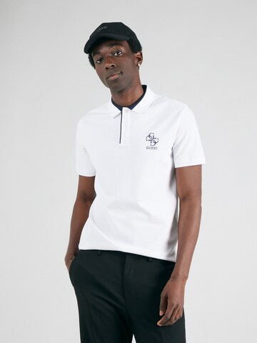 T-Shirt 'LYLE' GUESS en blanc : devant