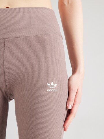 Flared Leggings 'Essentials' di ADIDAS ORIGINALS in beige