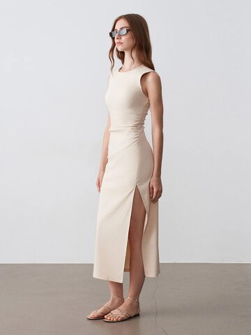 Rochie 'Midi' de la Dilvin pe bej
